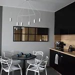Uroczy Apartament Z Widokiem I Darmowym Parkingiem
